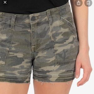KUT from Kloth camo shorts
